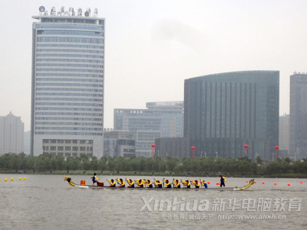 新華學(xué)子感受四體會盛況