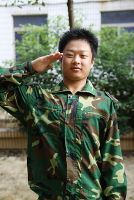 新華電腦專修學(xué)院新生軍訓(xùn)花絮