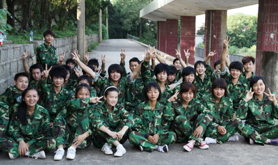 新華電腦專修學(xué)院新生軍訓(xùn)花絮